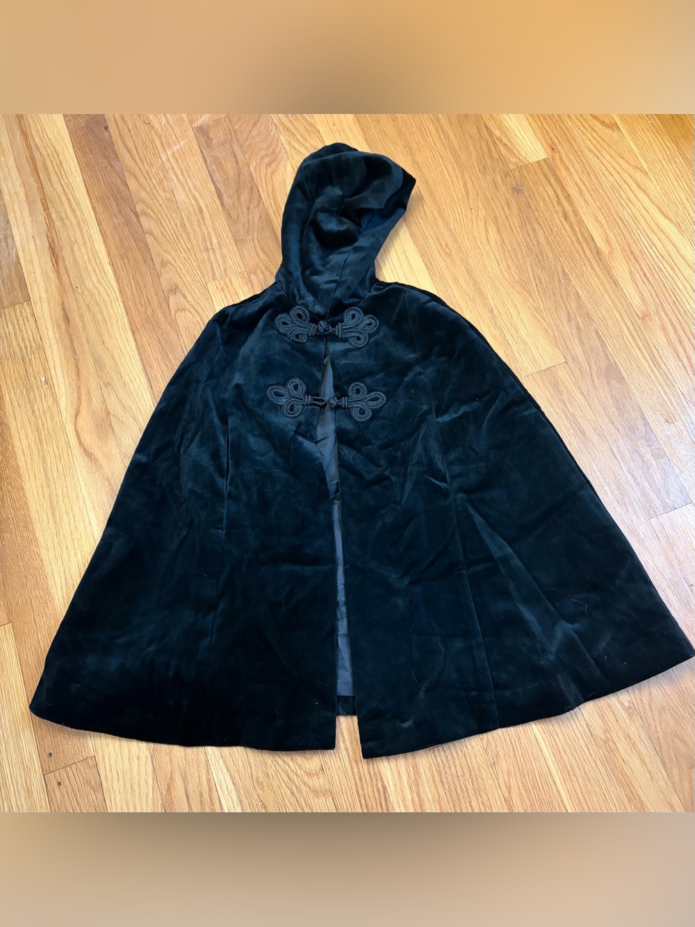 Women's Black Hooded Velvet Cape with Decorative Frog Closures (Vintage!)